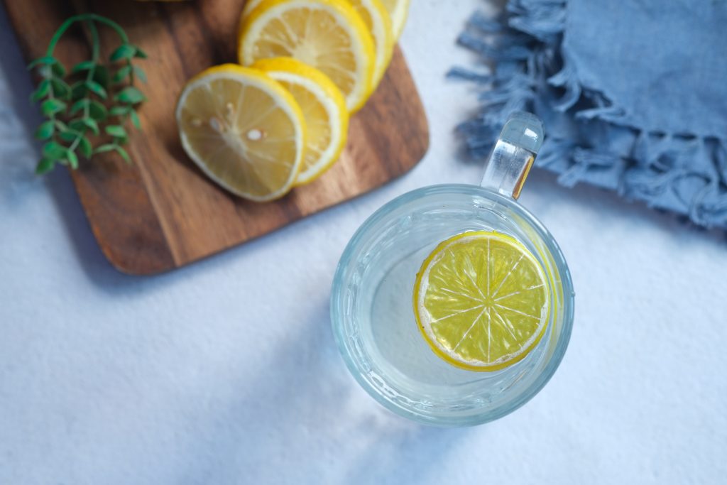vitamin C - Zitrone in Wasser