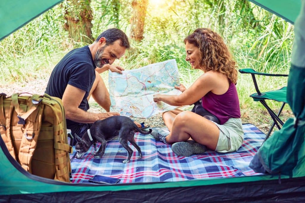 Photo Couple hiking