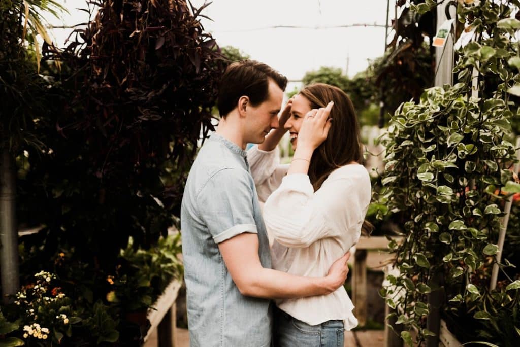 Photo Couple embracing