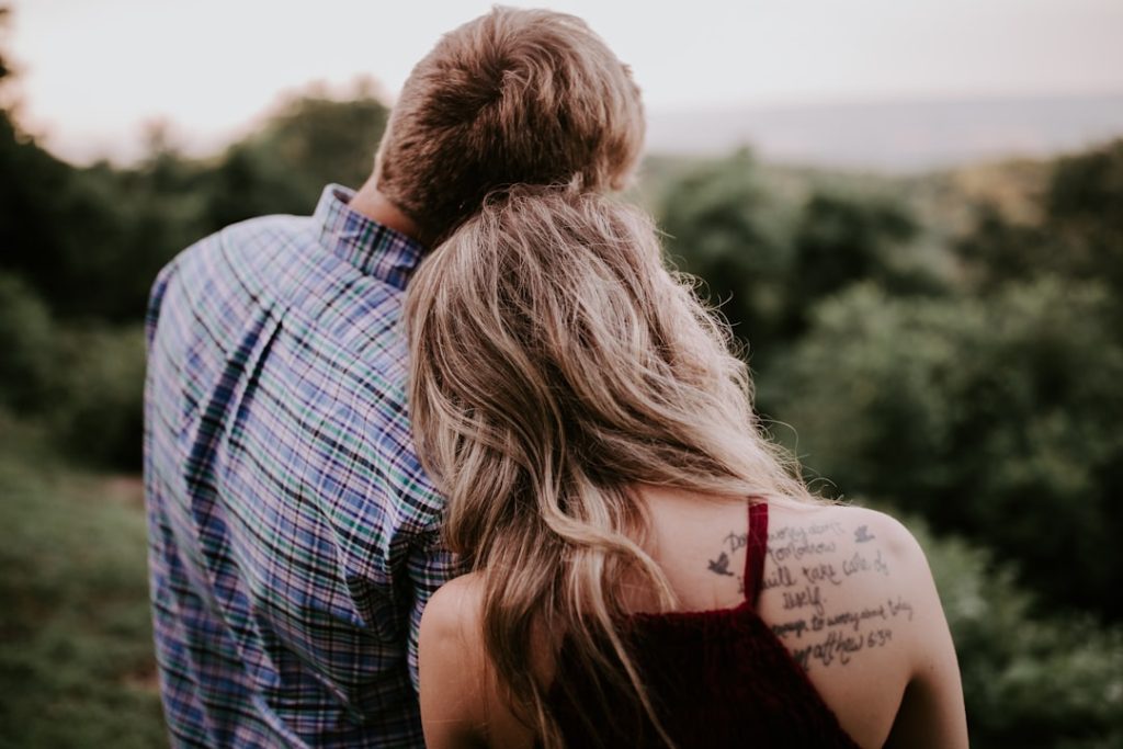 Photo Couple hiking